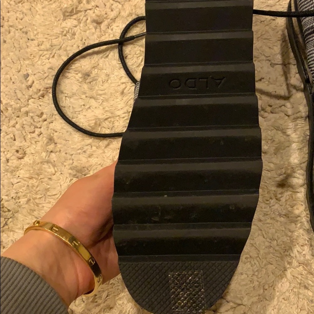 Shoes - Picture 4 of 4